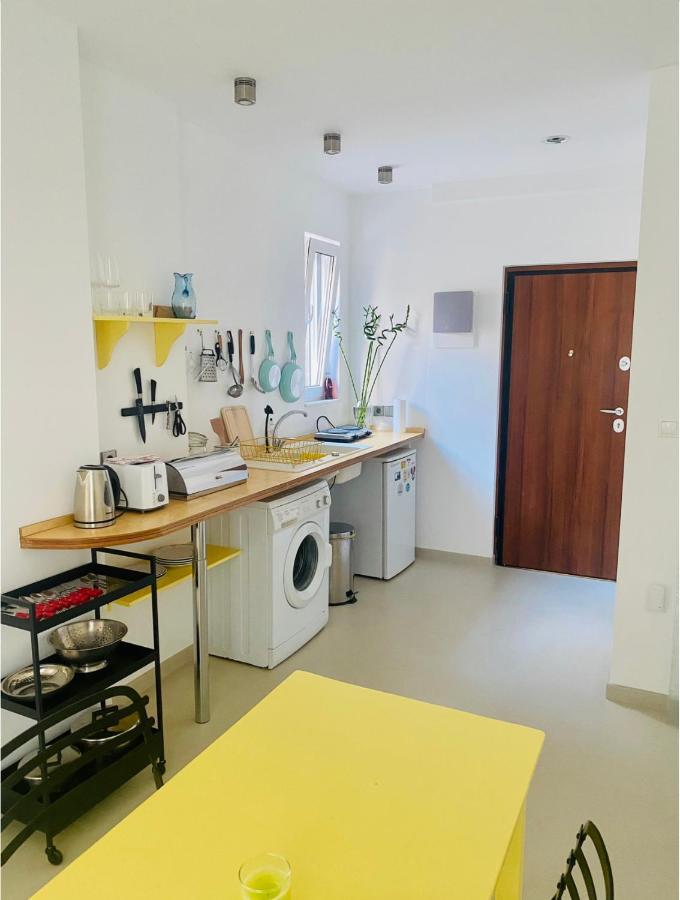 Your Lovely Central Home In Buzzing Exarchia Atenas Exterior foto